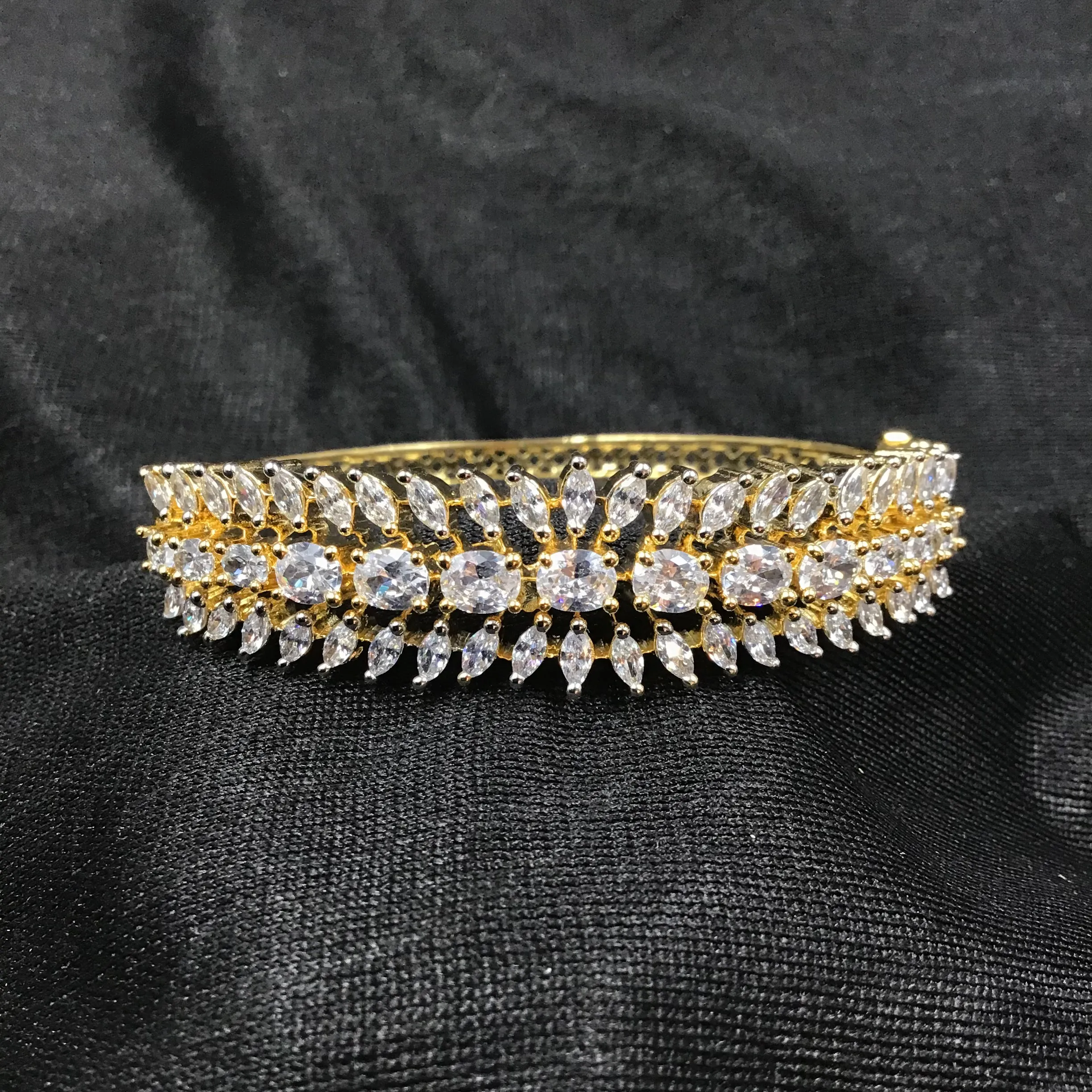 Openable Zircon/AD Bracelet  3215-11