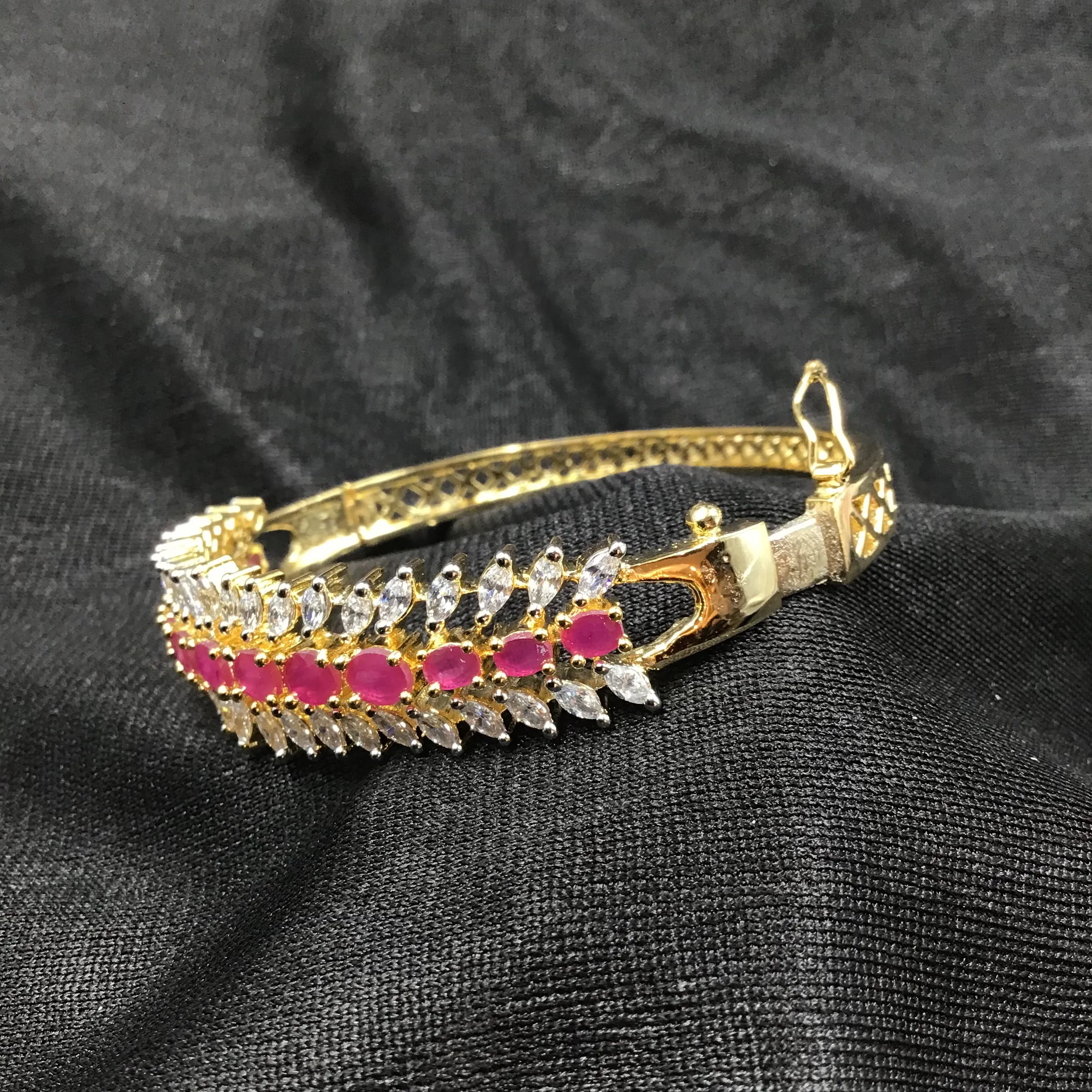 Openable Zircon/AD Bracelet  3215-11