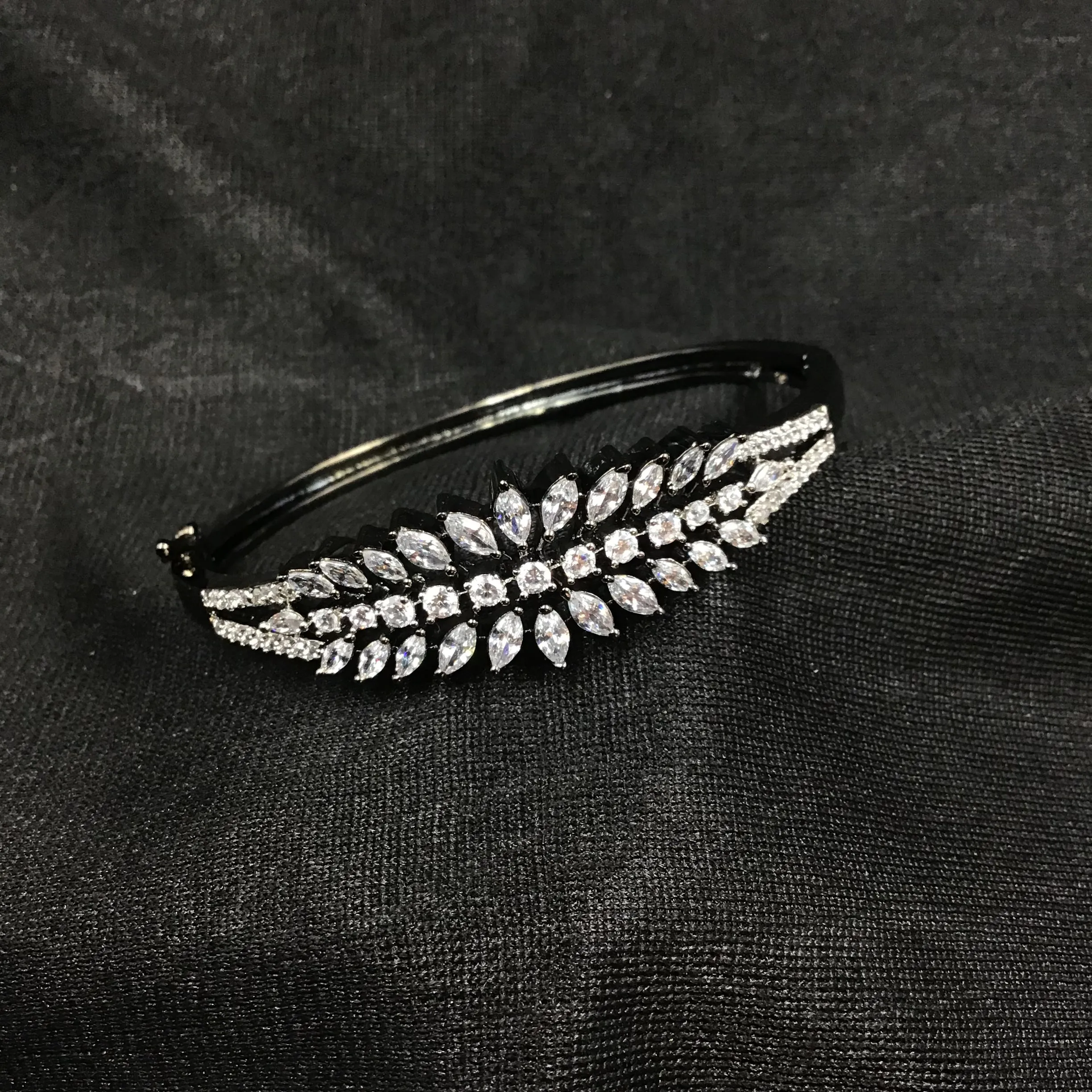 Openable Zircon/AD Bracelet 3220-11
