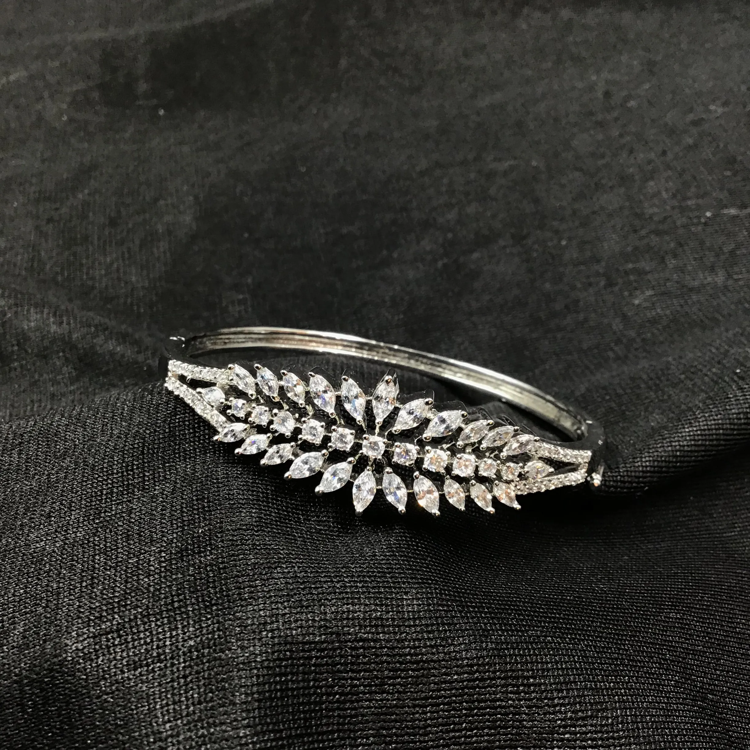 Openable Zircon/AD Bracelet 3220-11