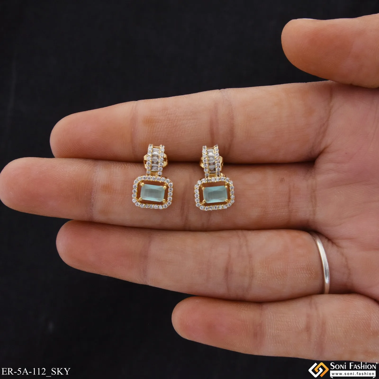 Pretty Design Dazzling Design Gold Plated Earrings for Ladies - Style A112