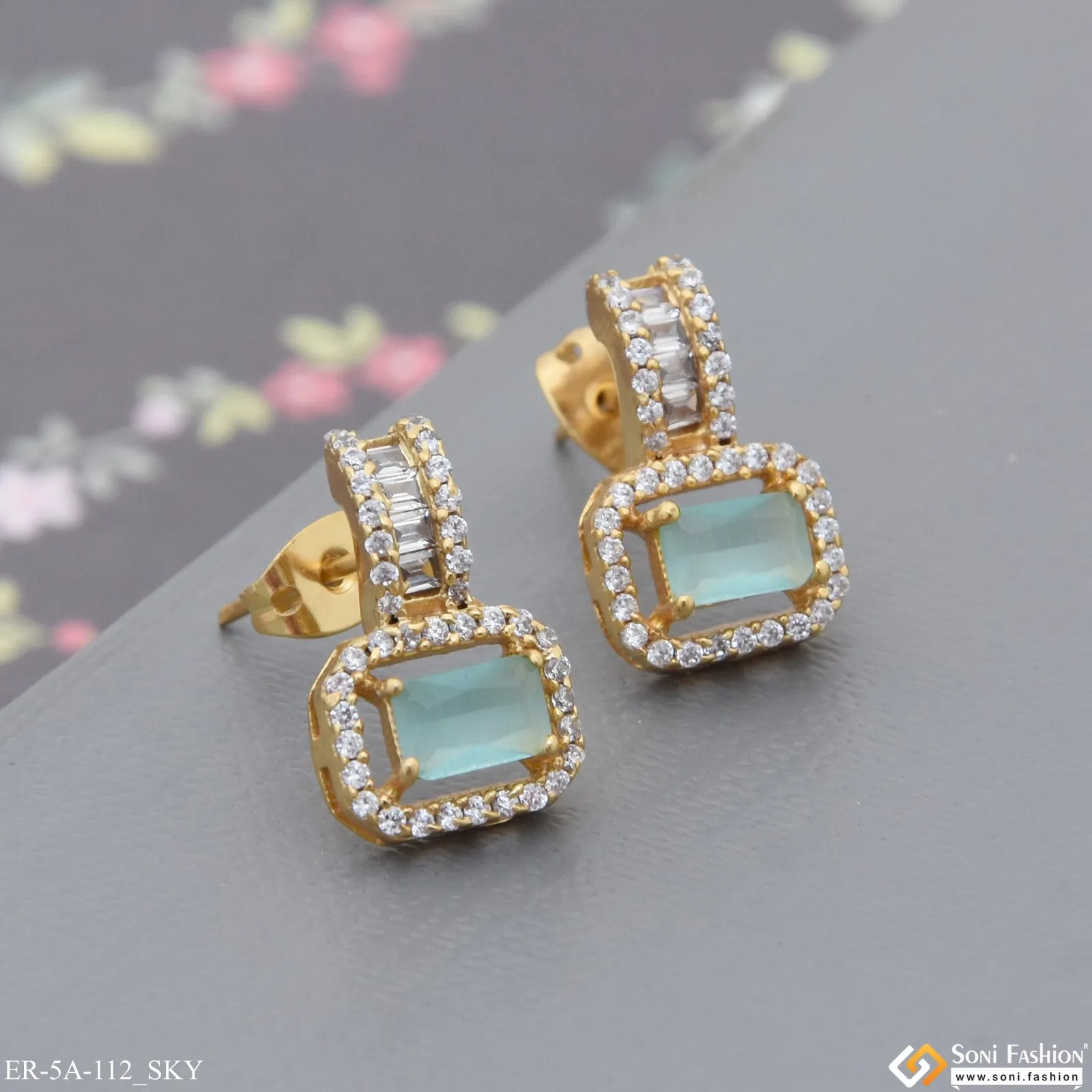 Pretty Design Dazzling Design Gold Plated Earrings for Ladies - Style A112