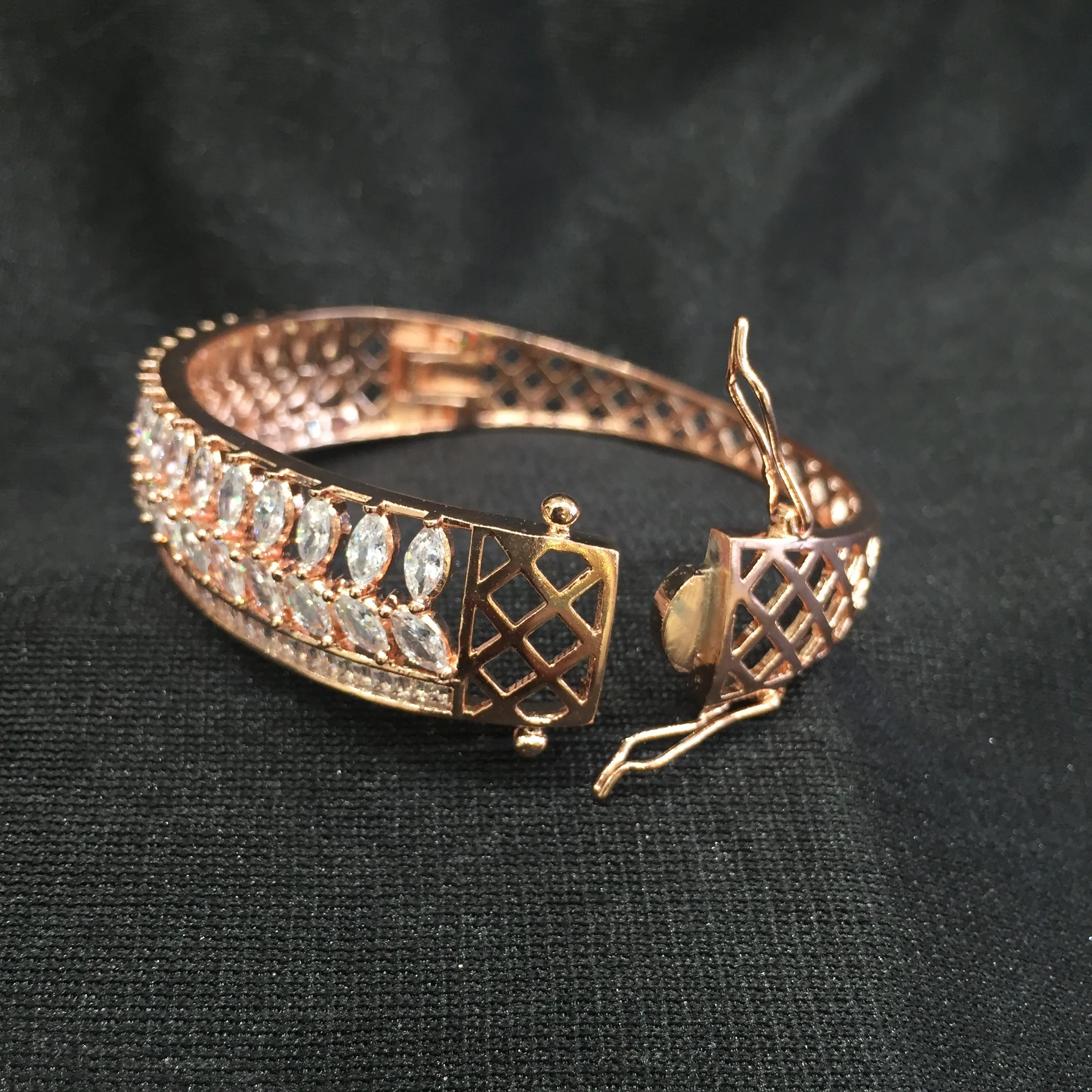 Zircon/AD Bracelet 6142-08